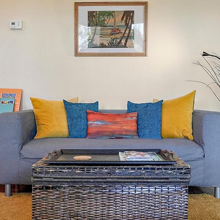 Wine-Dine-Sunshine Cozy Flat In The Heart Of Dtsp Villa St. Petersburg Bagian luar foto