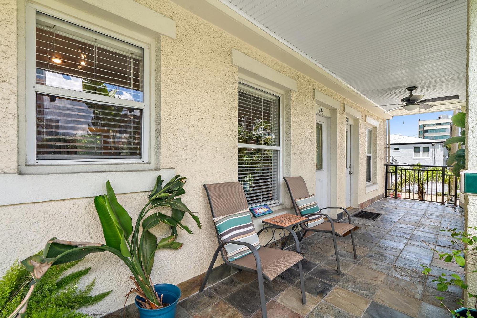 Wine-Dine-Sunshine Cozy Flat In The Heart Of Dtsp Villa St. Petersburg Bagian luar foto
