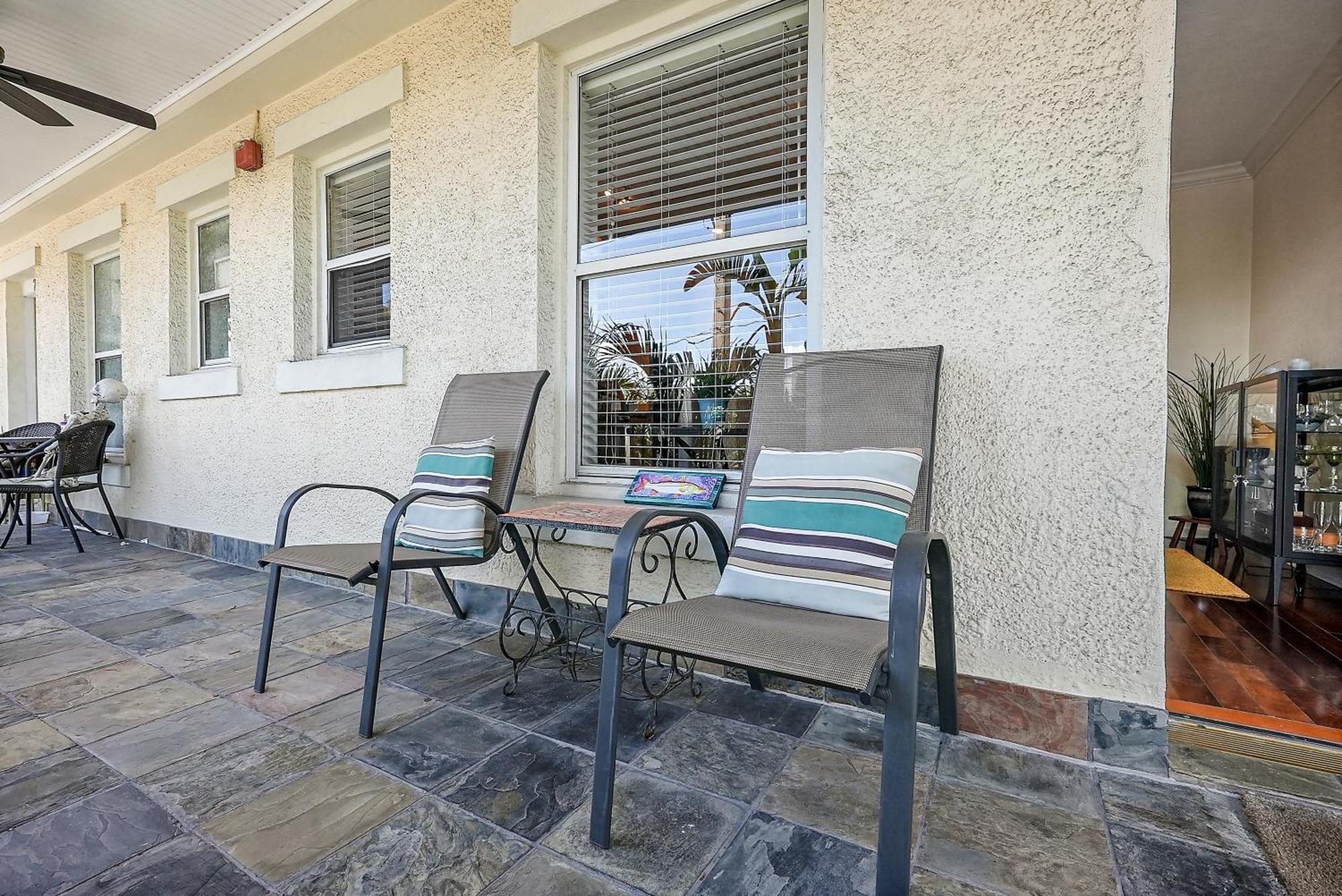 Wine-Dine-Sunshine Cozy Flat In The Heart Of Dtsp Villa St. Petersburg Bagian luar foto