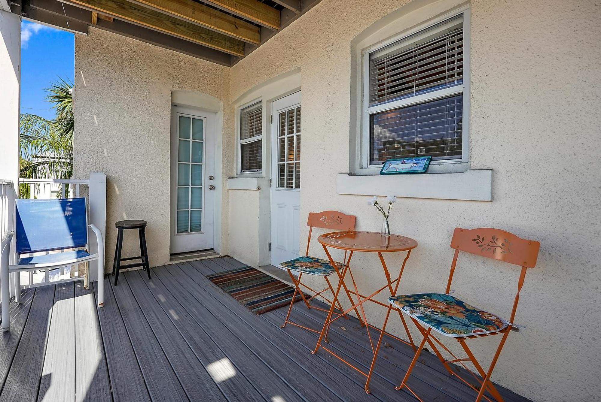 Wine-Dine-Sunshine Cozy Flat In The Heart Of Dtsp Villa St. Petersburg Bagian luar foto