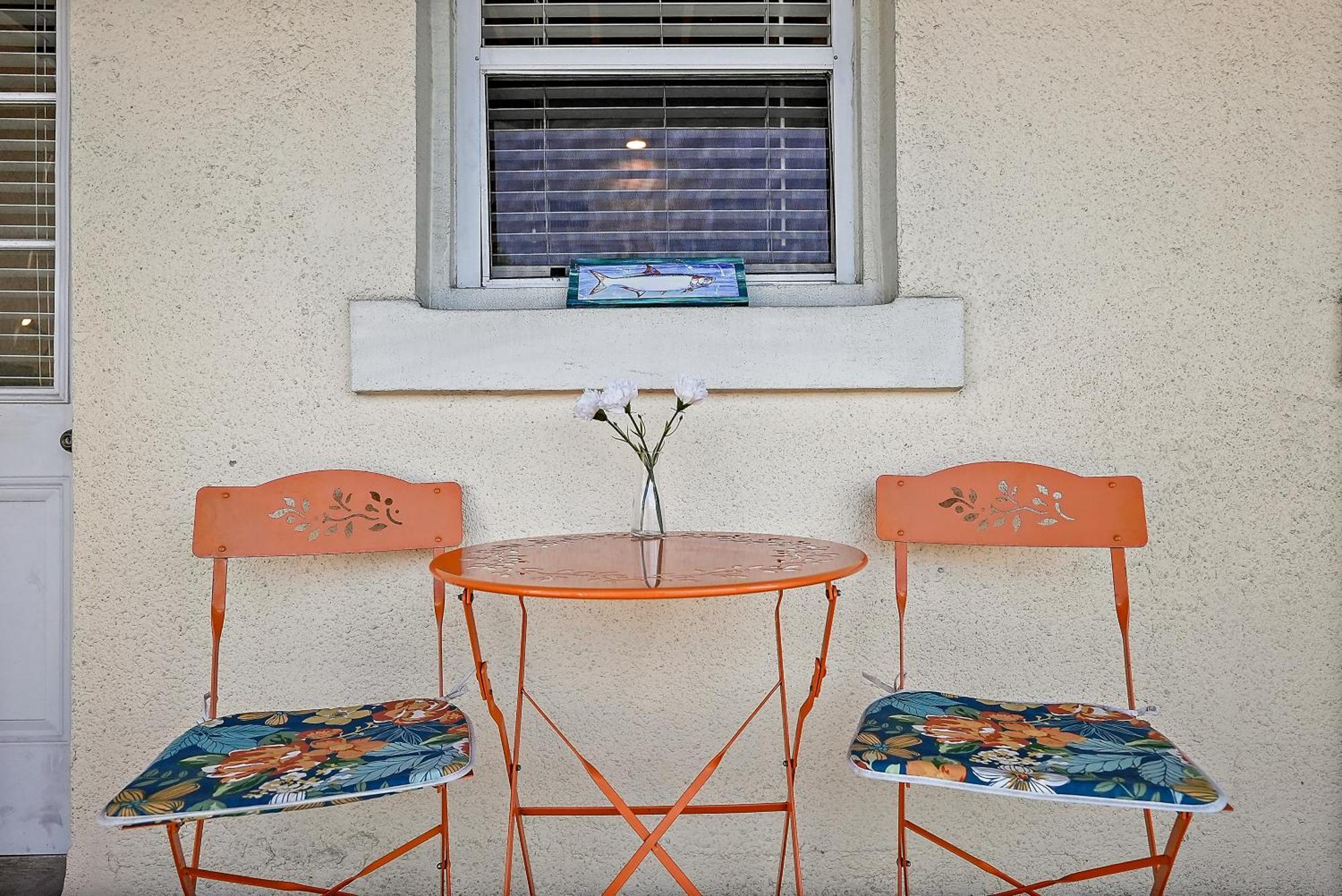Wine-Dine-Sunshine Cozy Flat In The Heart Of Dtsp Villa St. Petersburg Bagian luar foto